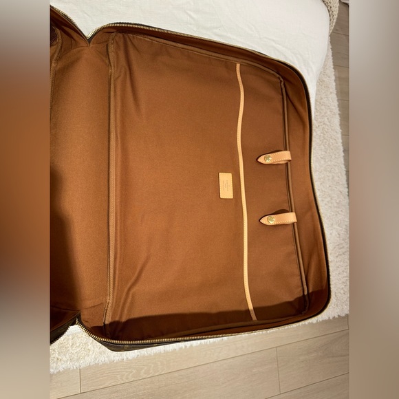 Louis Vuitton Porte Documents Voyage leather handbag - Picture 8 of 12